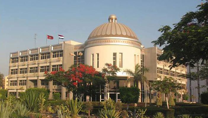 طلاب كلية الهندسة بالفيوم “يخلعون” أستاذا للفيزياء قام بابتزازهم