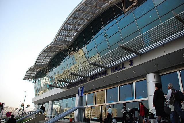 ترحيل 5 ناشطات أمريكيات بعد اعتصامهن لمنعهن من دخول “غزة”