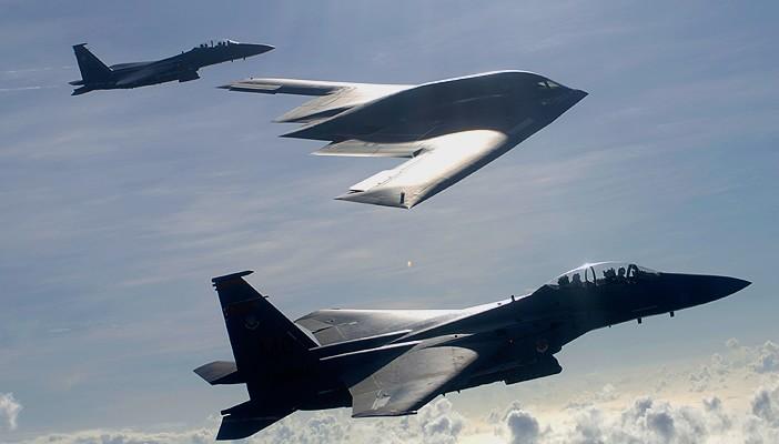 الطيران الإسرائيلي يقصف سيناء والجيش المصري يتبنى