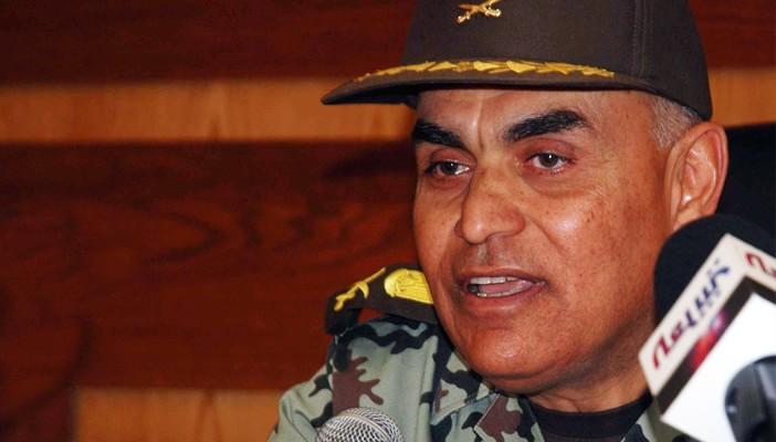 8 رجال أمن يحمون السيسي