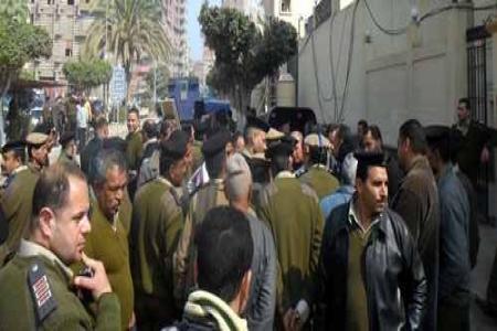 وقفة لـ”شرطة” دمياط تضامنًا مع زملائهم في المنصورة و بورسعيد