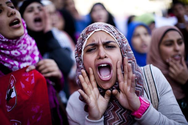 في اليوم العالمي لها.. المرأة المصرية فريسة لـ “عنوسة وعنف وطلاق”