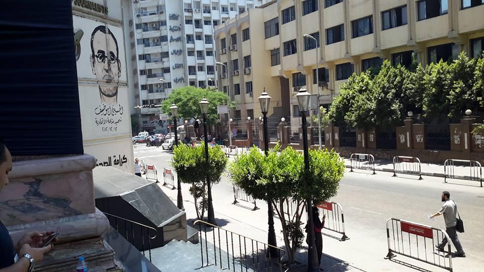 القضاء الإداري يرفض دعوى إزالة الحواجز الحديدية من محيط نقابة الصحفيين