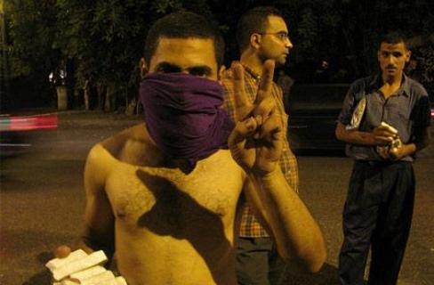 تجدد الاشتباكات بين قوات الأمن والمتظاهرين على كورنيش النيل