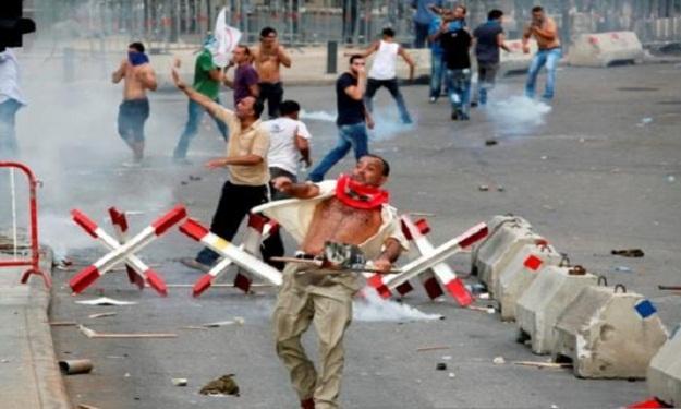 بورسعيد : المتظاهرون يقطعون الطريق المؤدى لميناء شرق التفريعة