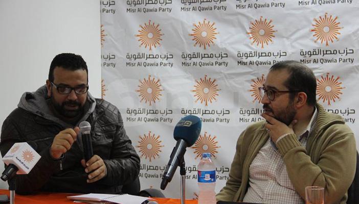 انكماش عائدات السياحة وتراجع الصناعة والصادرات أهم أسباب أزمة الدولار