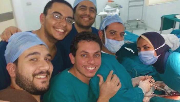 “سيلفي غرفة العمليات”.. ينضم لخرفان وحمير المستشفيات