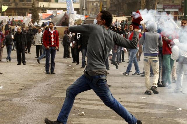 الصحة : مقتل شخص وإصابة 155 في اشتباكات بورسعيد