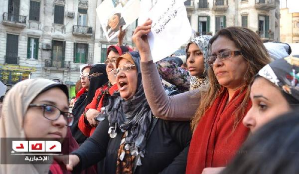 العشرات في مسيرة نسائية  إلى  القضاء العالي في ذكرى يوم المرأة العالمي