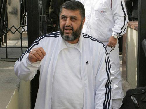 تسمم “خيرت الشاطر” ومعتقلين آخرين داخل سجن “العقرب”