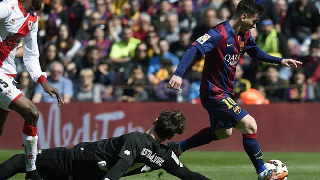 سداسية تاريخية لبرشلونة ينتزع بها صدارة الدوري