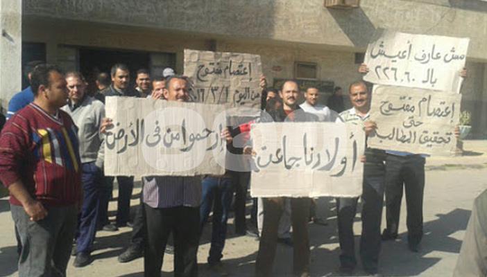 بالصور.. عمال سجاد دمنهور يواصلون إضرابهم عن العمل حتى تحقيق مطالبهم