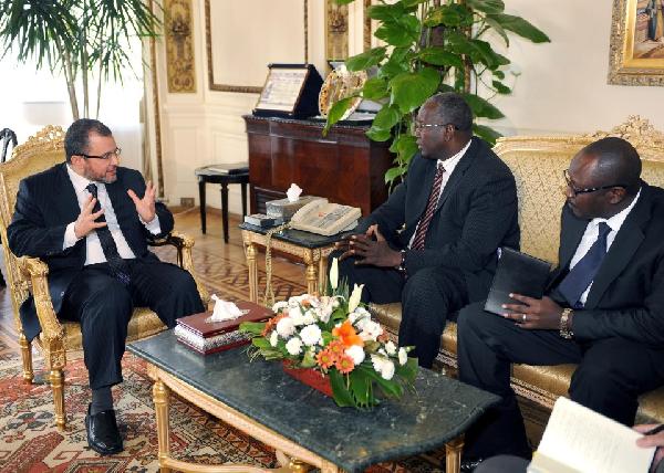 قنديل يبحث تعزيز العلاقات الثنائية مع سفير جنوب السودان