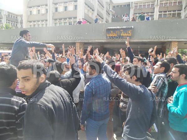 طلاب طنطا ينتفضون فى أول يوم جامعي تنديدا بالانقلاب