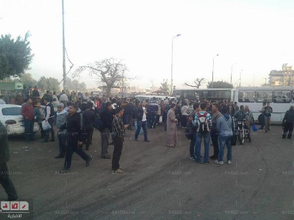 بالصور: شلل كامل بالمواصلات والقطارات في القليوبية .. وغلق الميادين والطرق