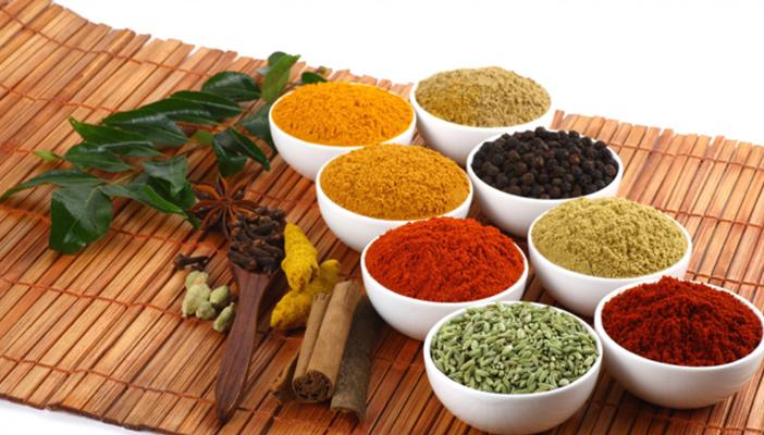 منها خفض الوزن.. تعرف على الفوائد الصحية للتوابل