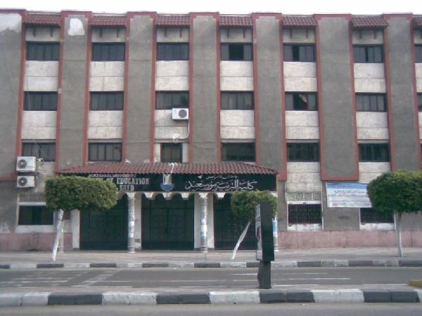 طلاب بورسعيد يقتحمون كلية التربية تنديدًا باعتقال طالب أمس