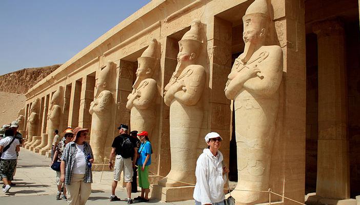 السياحة في مصر تتراجع بنسبة 40% خلال يناير وفبراير