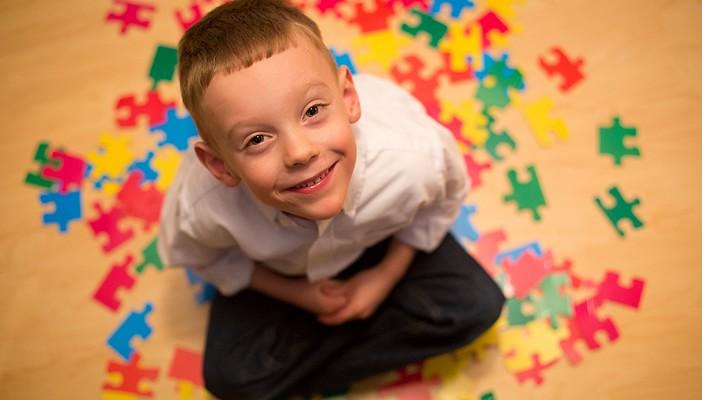 الإندبندنت: التوحد قد يكون مرضًا وراثيًا بالأساس