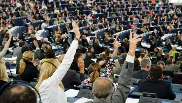 سياسيون وحقوقيون لـ”رصد”: قرارات البرلمان الأوروبي تزيد من حصار النظام