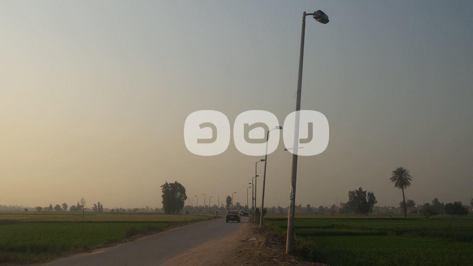 بالصور.. أعمدة الإنارة بالشرقية ما بين الإهمال وإهدار المال العام