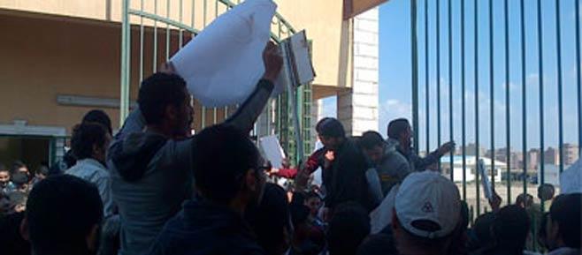 وقفة لطب بني سويف ضد تعسف” الجراحة”