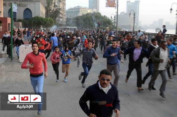 المتظاهرون يقطعون كوبري قصر النيل والكورنيش