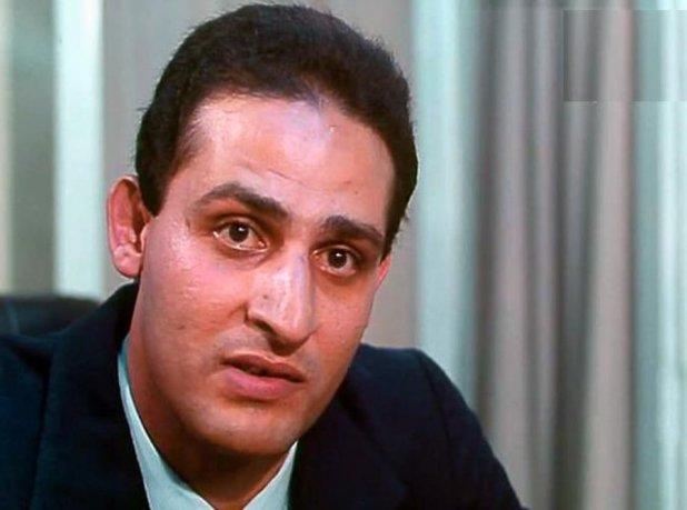 فنان مشهور يوزع توكيلات لتفويض”السيسى”بإدارة شئون البلاد