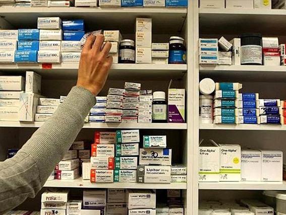 أمين صيادلة الإسكندرية: اختفاء 450 صنفًا دوائيًا بسبب أزمة الدولار