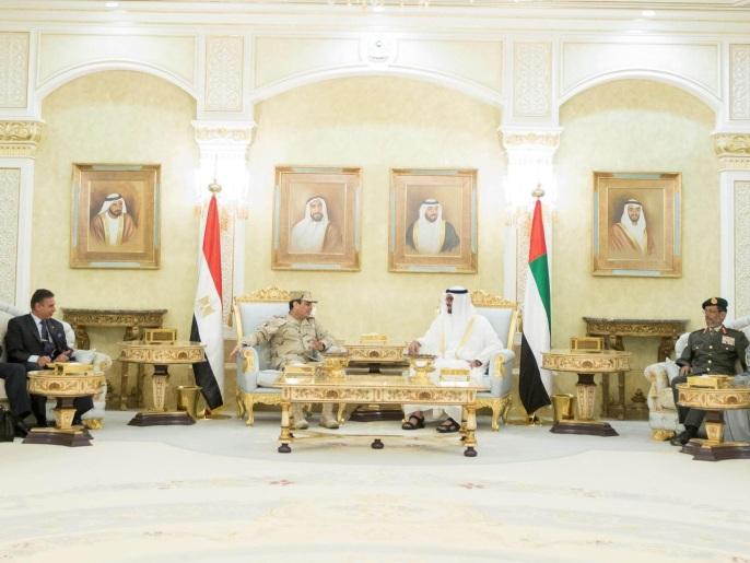 أكاديمي إماراتي يدعو لإقناع السيسي بعدم الترشح