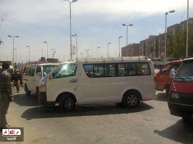 سائقو الميكروباص يقطعون طريق احمد حلمي ويطلقون الخرطوش