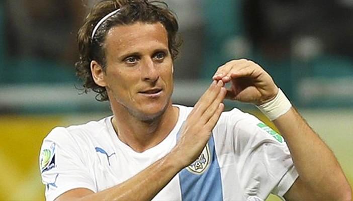 نجم الأوروجواي دييجو فورلان يعتزل اللعب دوليًا