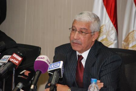 وزير المالية ينفي توقف “قطر” عن مساعدة مصر