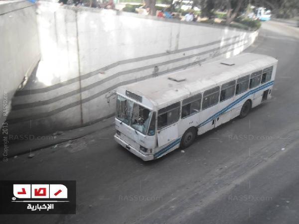 أطفال الشوارع يحطمون أتوبيس نقل عام