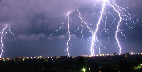 أمطار رعدية ورياح وبرد فى شمال سيناء