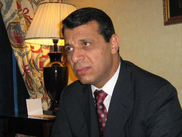 دحلان يشن هجوما عنيفا على الرئيس الفلسطيني ويصفه بـ “المضلل”