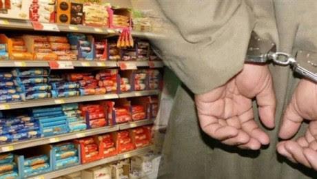 شاهد كيف علق إعلام السيسي على الأب الذي سرق شيكولاته من أجل أبنه