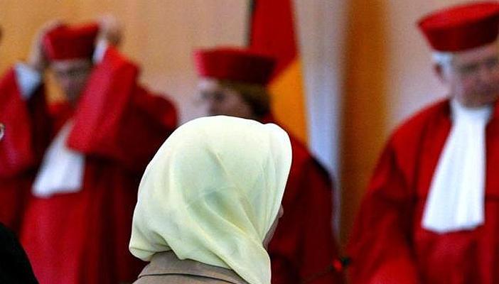 الدستورية الألمانية تحكم لصالح ارتداء الحجاب في المدارس