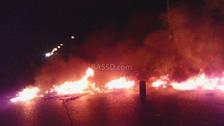 مجهولون يقطعون طريق الزقازيق- هيها