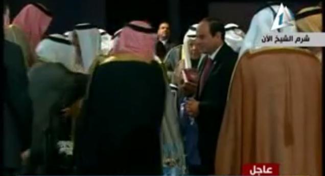 بالفيديو.. انسحاب مفاجئ لأمراء الخليج من المؤتمر الاقتصادي