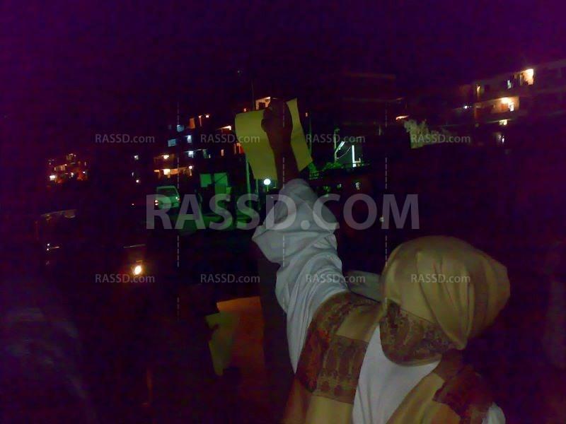 كوم امبو تنظم مظاهراتها على أضواء الألعاب النارية