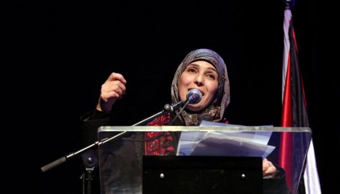 10 معلومات عن الفلسطينية حنان الحروب “أفضل معلم في العالم”