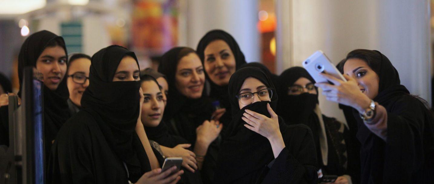 شبكات الإنترنت تشكل وعي الجيل الجديد في السعودية