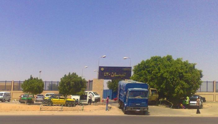 انتهاكات مستمرة بـ”العقرب”.. وأهالي المعتقلين يقاضون السجن