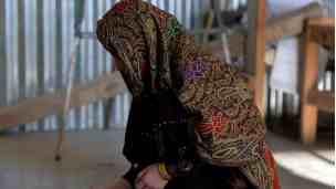 فتاة باكستانية تضرم النار في نفسها لسقوط الاتهام عن مغتصبيها