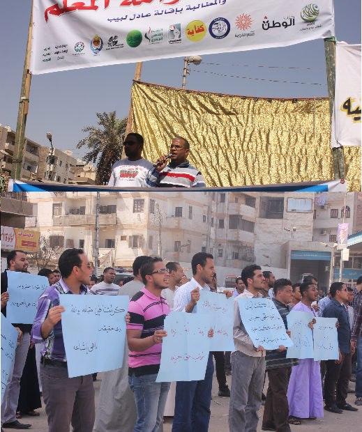 قنا : المعلمون المؤقتون يطالبون بإقالة لبيب