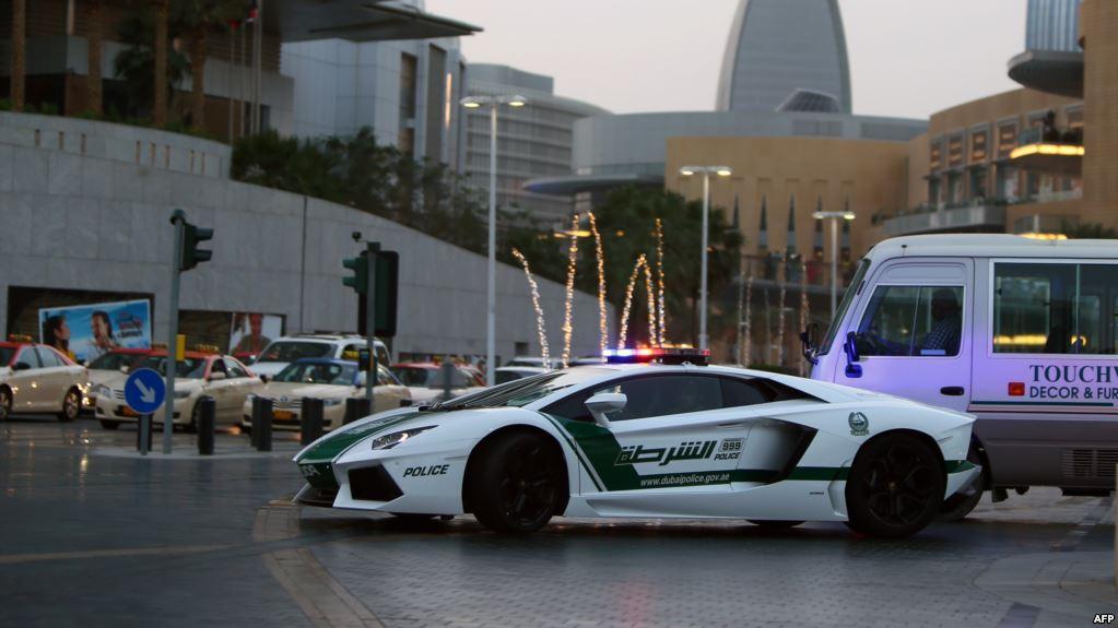 بسبب “فيس بوك”.. السجن ثلاث سنوات لصحفي في الإمارات وتغريمه وترحيله