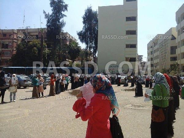 طلاب صيدلة المنصورة ينظمون وقفة تضمانا مع الطلبة المعتقلين