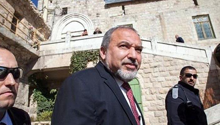 الحرم الإبراهيمي دنسه ليبرمان وذبح باروخ المصلين فيه