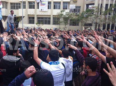 تظاهرات حاشدة بجامعة المنصورة للمطالبة بالإفراج عن المعتقلين